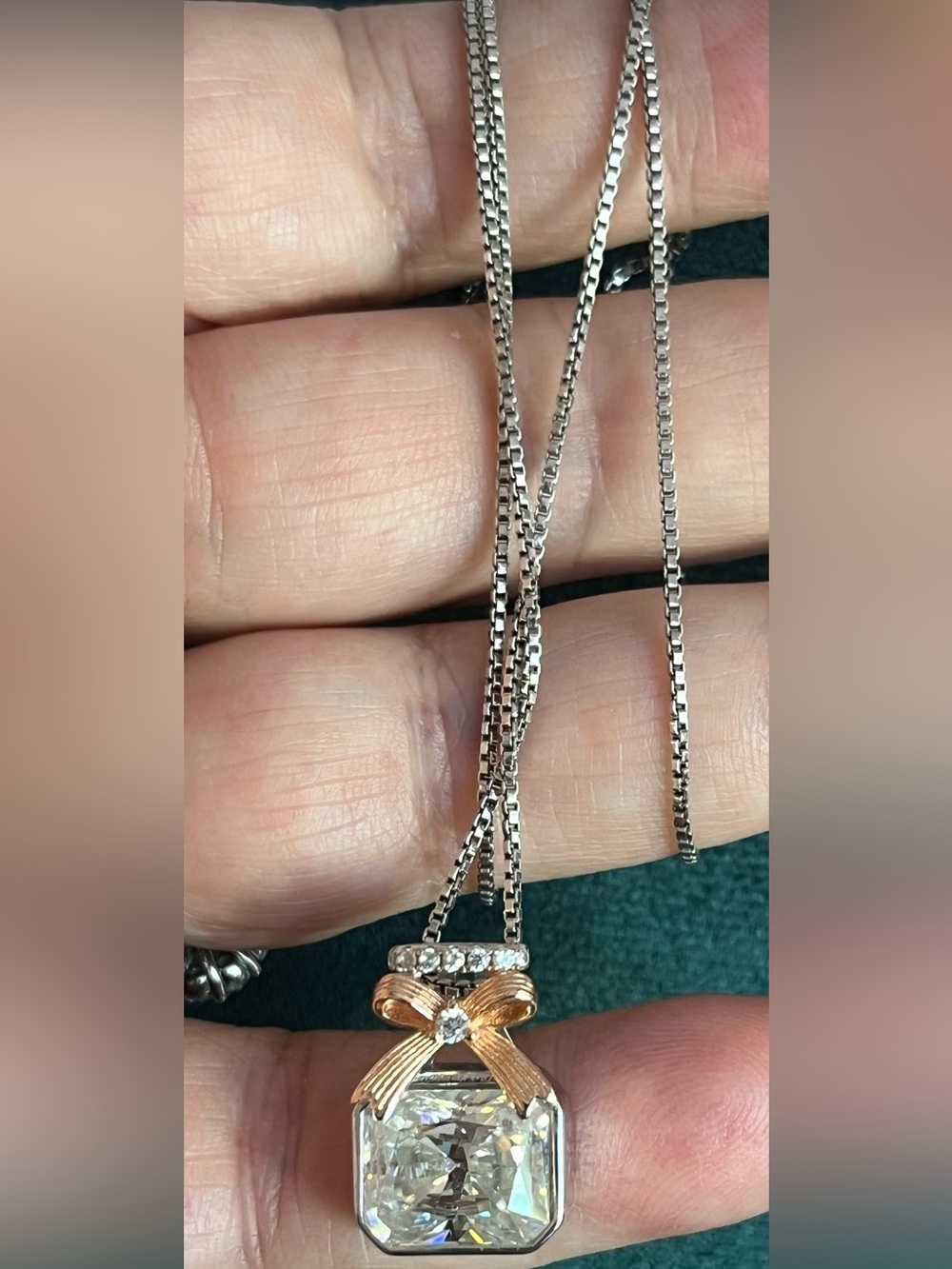 5ctw Moissanite Pendant 925 18” Necklace with Rose Gold Bow - STUNNING - Picture 4 of 5